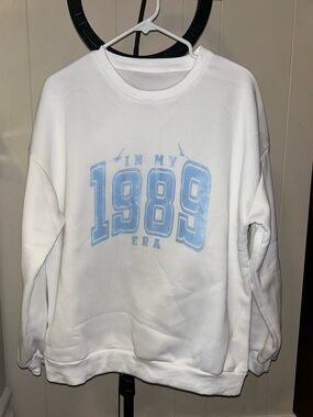 Taylor Swift 1989 sweatshirt